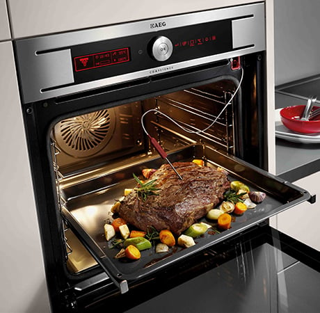 http://appliancist.com/wp-content/uploads/2016/07/aeg-maxiklasse-built-in-oven.jpg