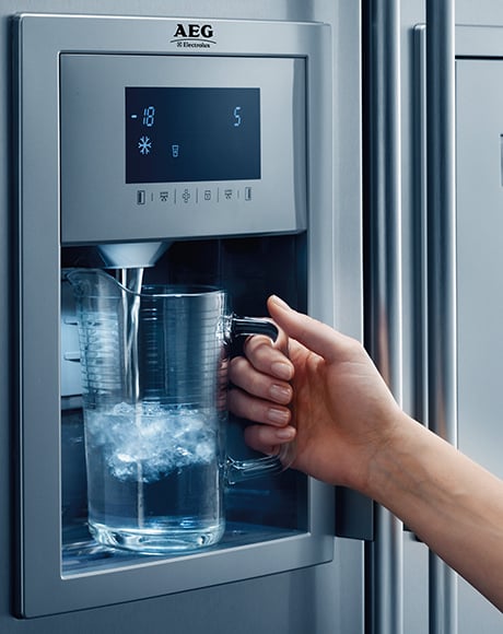 aeg-santo-side-by-side-water-ice-dispenser - HOME APPLIANCES NEWS