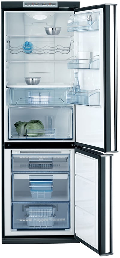 black-appliances-aeg-electrolux-s75355kg1-fridge-freezer-open.jpg