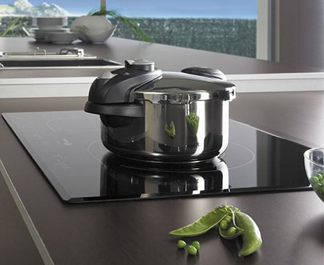 fagor-cooktops-induction-lifestyle.jpg