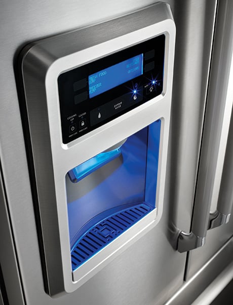 Sub Zero Refrigerators With Internal Ice And Water Dispenser 0869