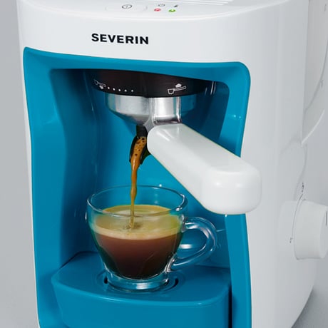 severin-espresso-maker-cubo-ka-pouring.jpg